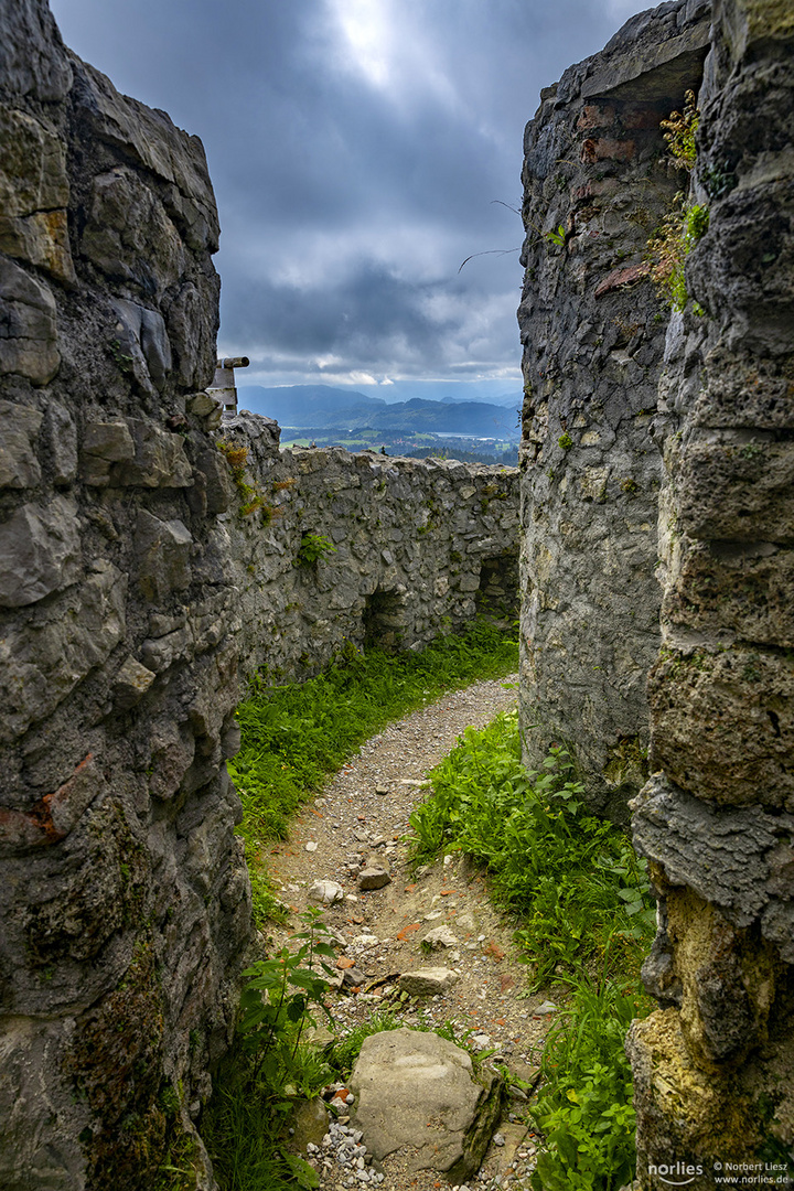 In den Ruinen von Eisenberg