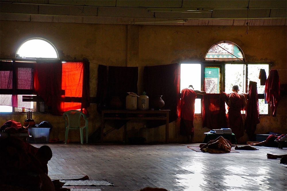 in den schlafräumen einer klosterschule, yangon, burma 2011