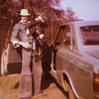 In den Siebzigern modern: Cowboyväter (NRW-Style) mit Lederhobbithandpuppen!