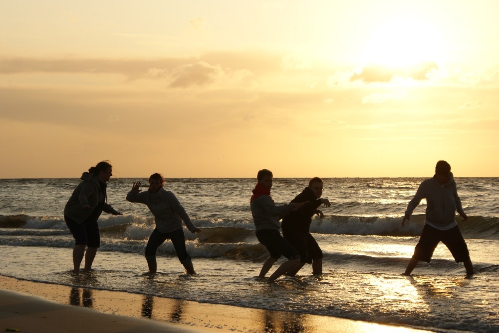 In den Sonnenuntergang auf Zeeland "Surfen"