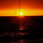 In den Sonnenuntergang segeln.