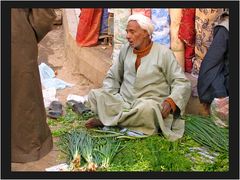 in den Souken von Luxor (10) Menschen bei der Arbeit