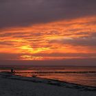 In der Abenddämmerung am Strand unterwegs 