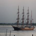 in der Abenddämmerung auf der Elbe