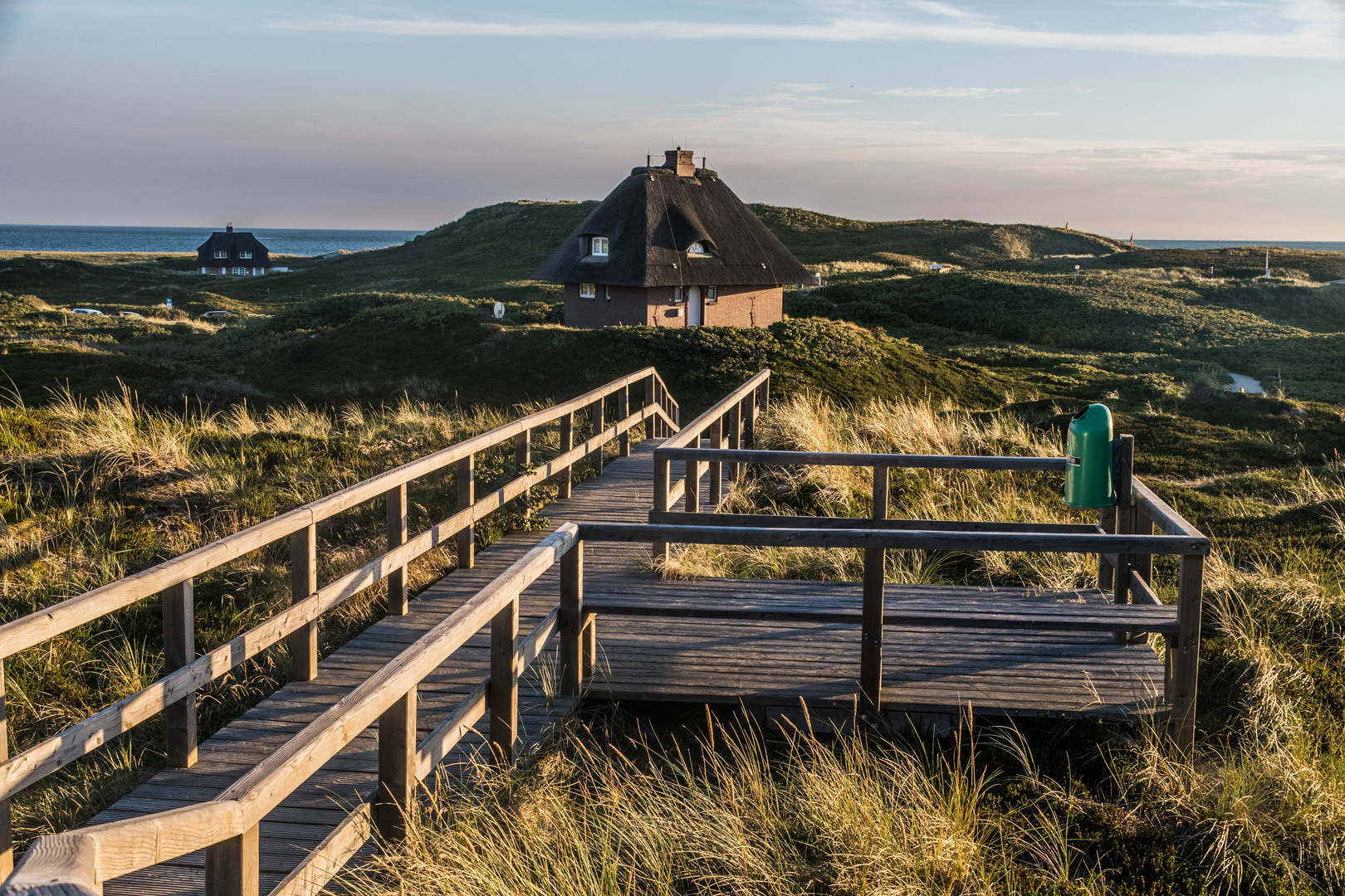  In der Abendsonne durch die Dünen