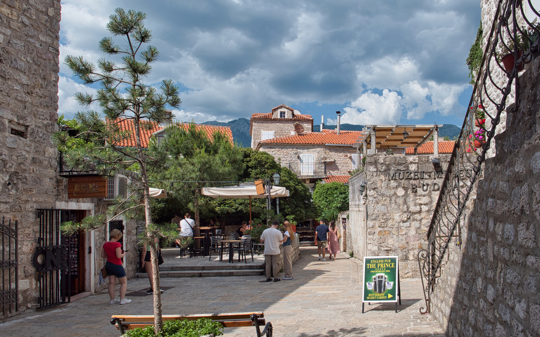 In der Altstadt von Budva (1)