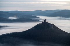 ... in der Burg brennt Licht ....