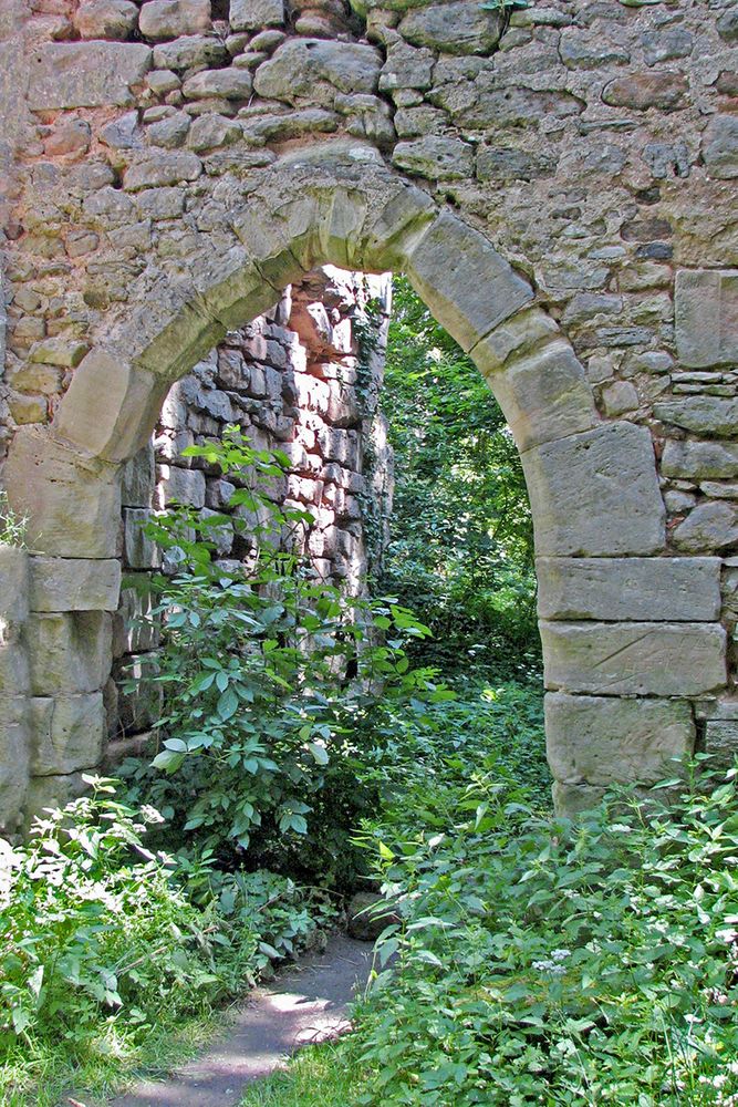 In der Burgruine Leonrod