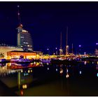 in der dunklen  Nacht am Neuen Hafen