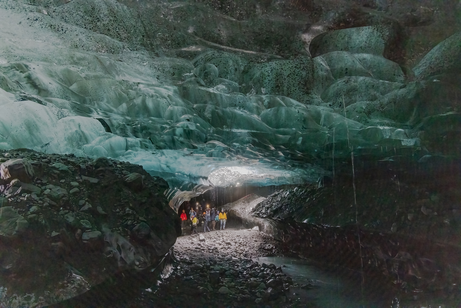 In der Eishöhle