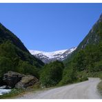 In der Ferne... der Buar Gletscher