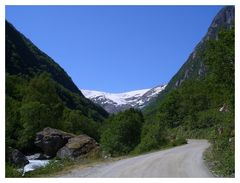 In der Ferne... der Buar Gletscher