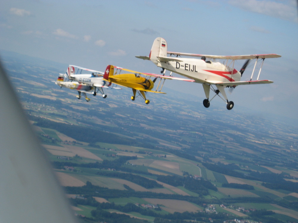 in der Formation nach Wels zum Bückertreffen