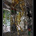 In der Grotte von Niki de Saint Phalle in den Herrenhäuser Gärten in Hannover