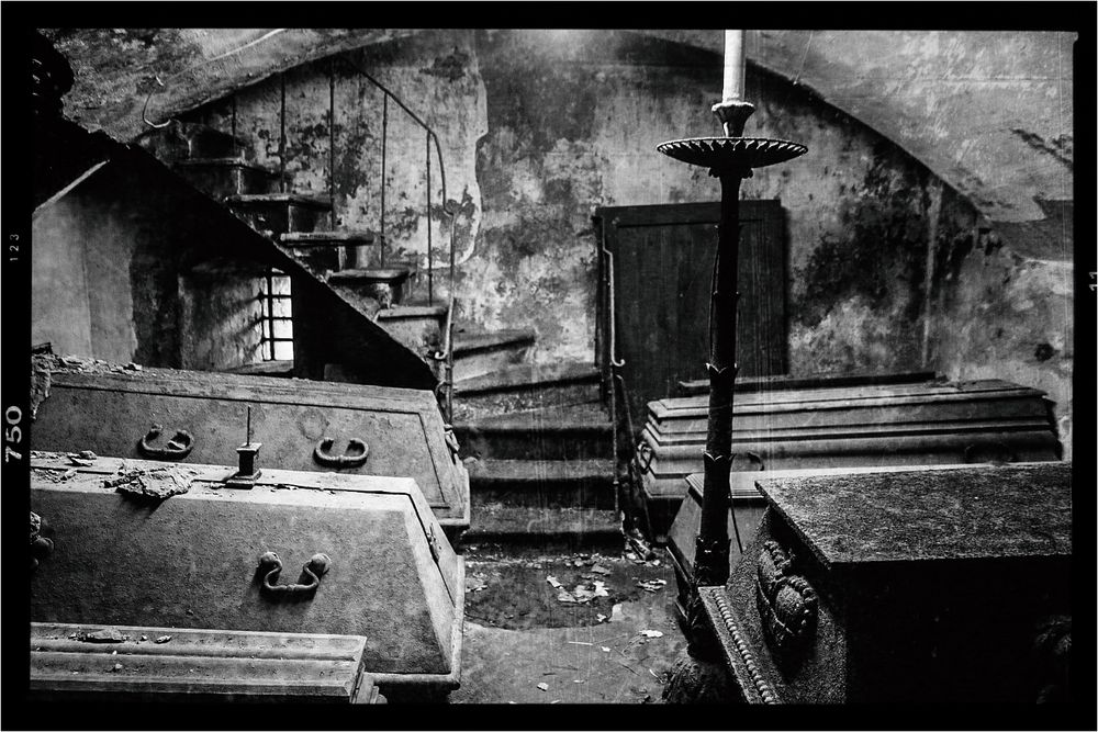 In der Gruft Foto & Bild art, spezial, weiß Bilder auf In der Gruft Foto & Bild art, spezial, weiß Bilder auf