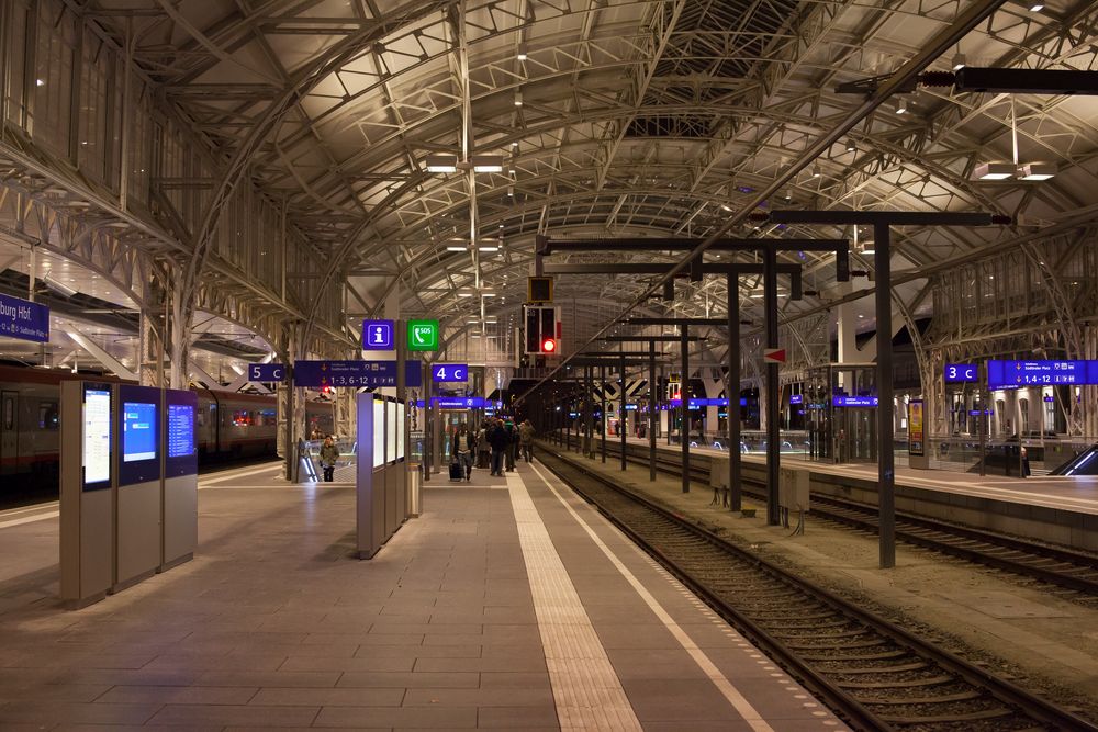 In der Halle des HBF Salzburg