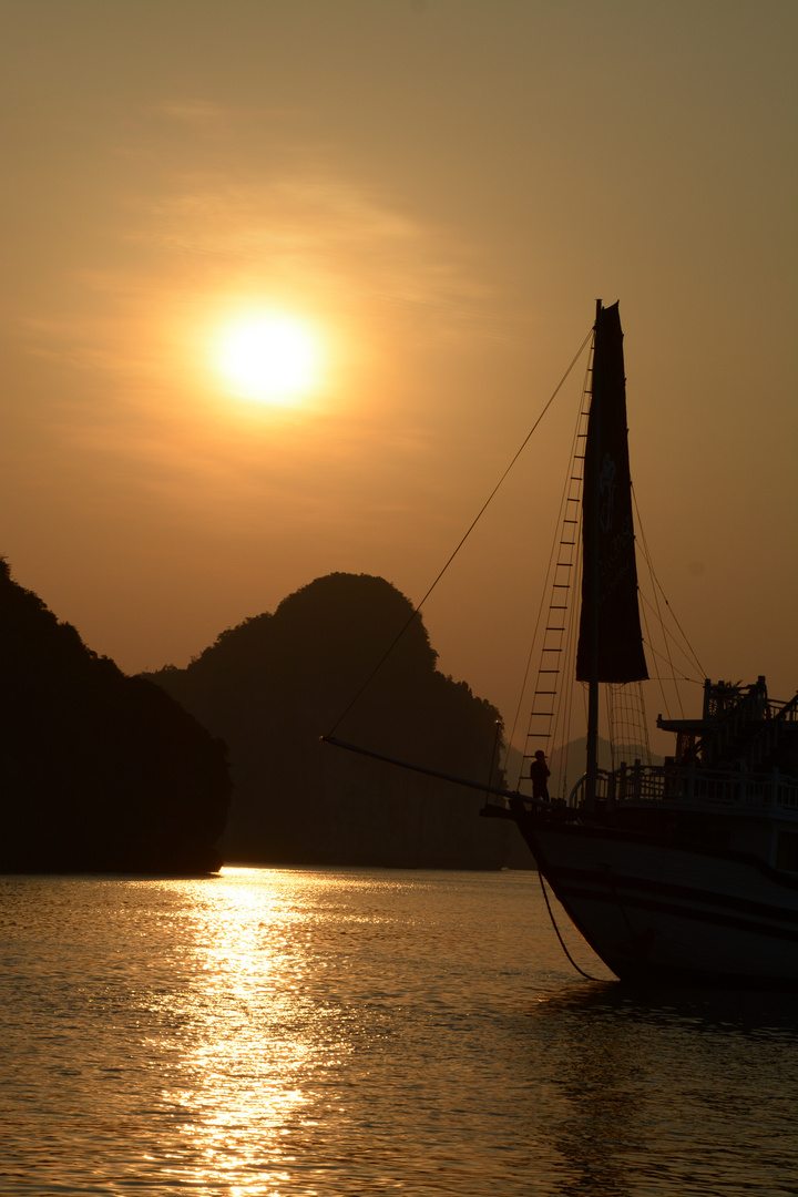 In der Halongbucht erleben dürfen... - Vietnam