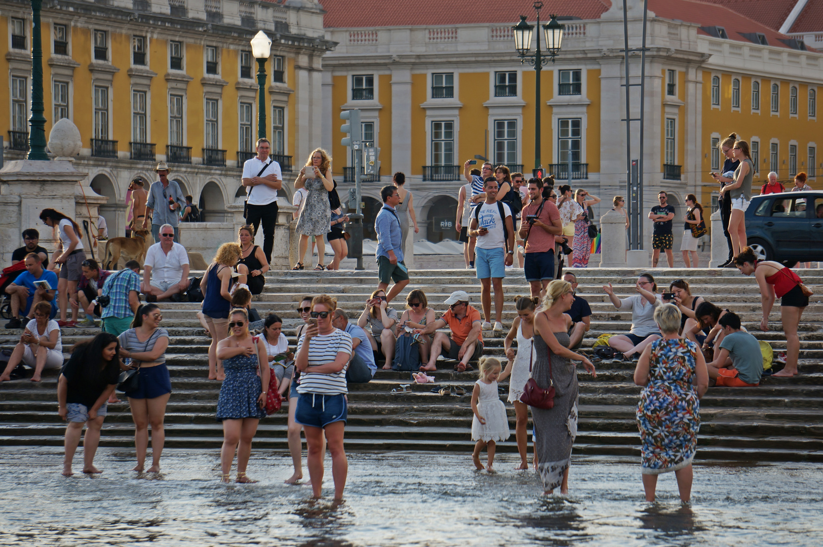 In der Hitze von Lissabon - Abkühlung im Tejo