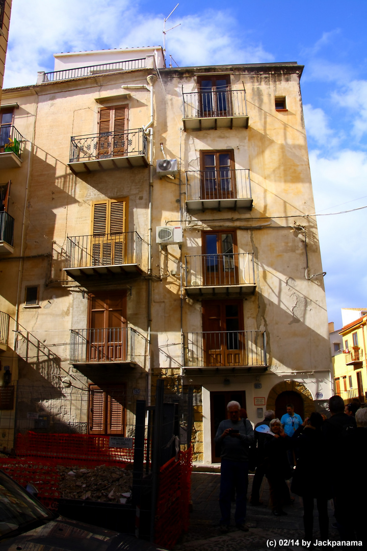 In der Innenstadt von Citta di Cefalu in Palermo / Sizilien