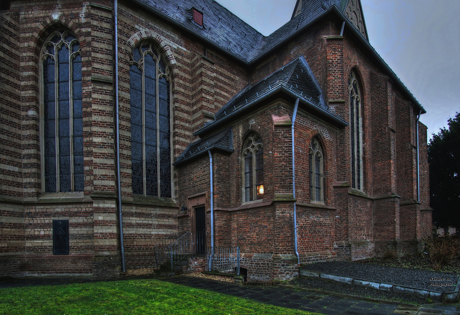 In der Kirche brennt noch ein Licht