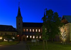 In der Kirche brennt noch Licht....