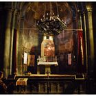 In der Kirche von Garni Geghard in Armenien