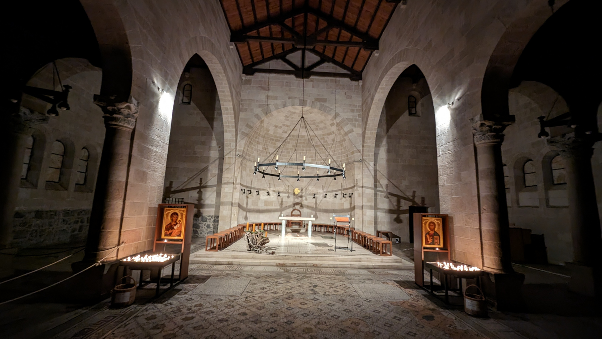 In der Kirche von Tabgha/See Genezareth