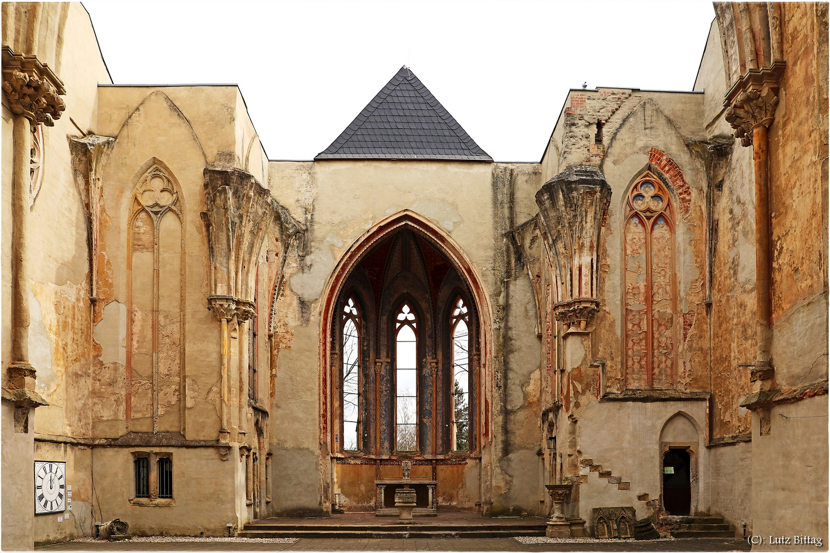 In der Kirchenruine von Wachau