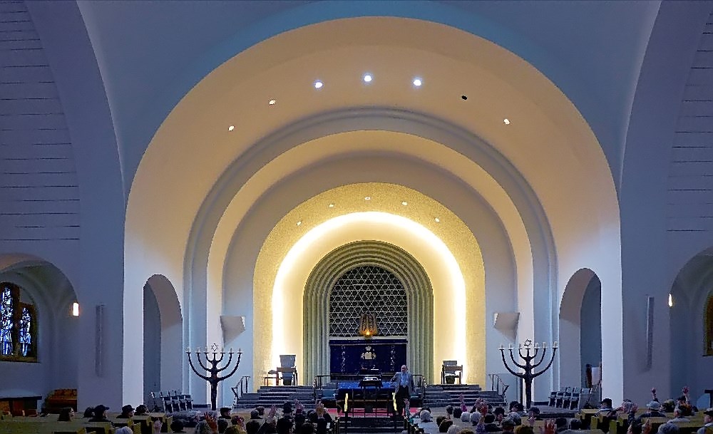 In der Kölner Synagoge