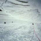 In der Lenzspitze NE-Wand (4294 m) (1) (Dia von 1974, gescannt)