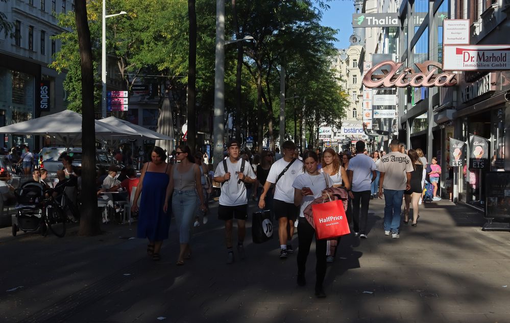 In der Mariahilfer Straße (2)