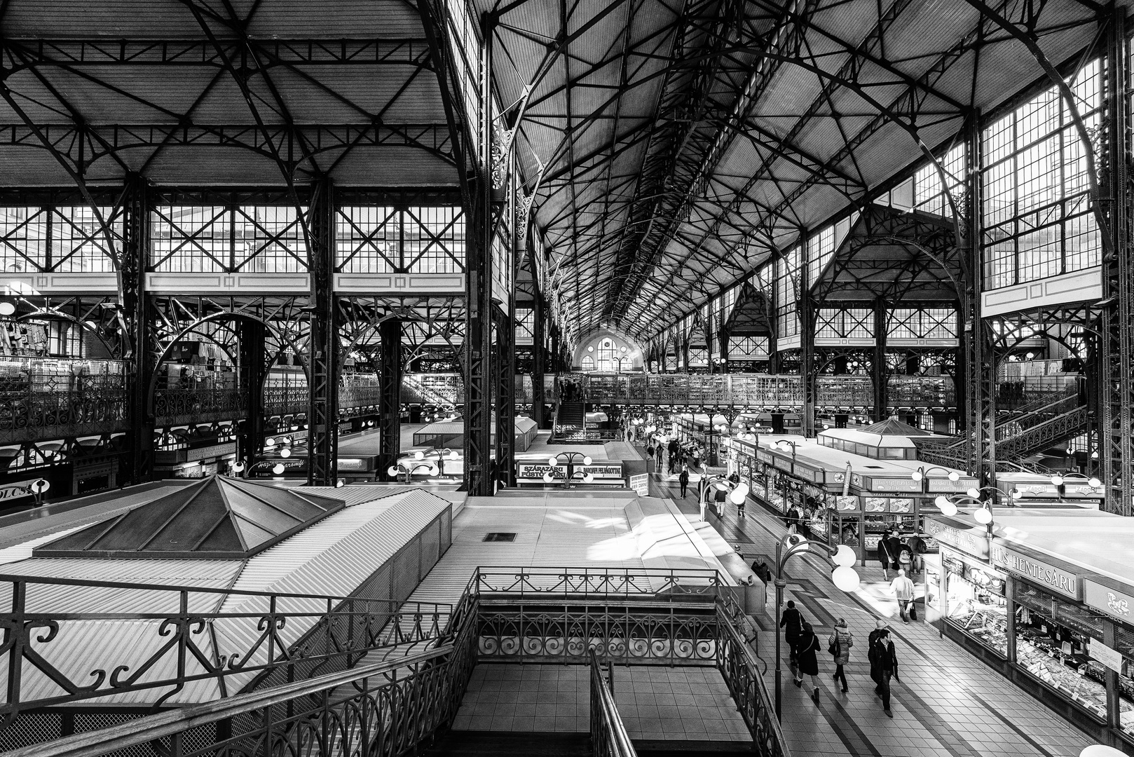 In der Markthalle von Budapest