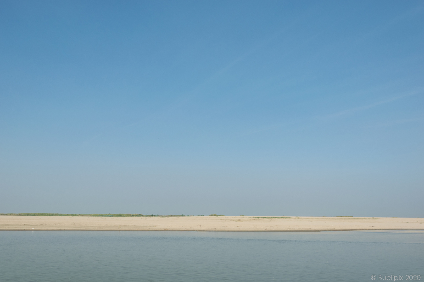 in der Mittagshitze auf dem Irrawaddy (© Buelipix)