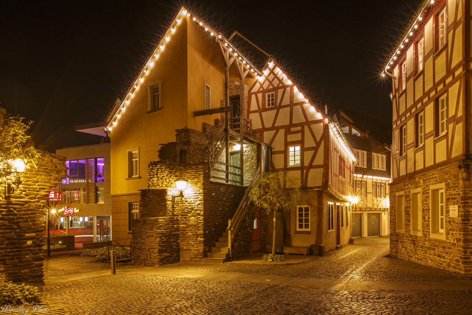 In der Mitte die Stadtmauer