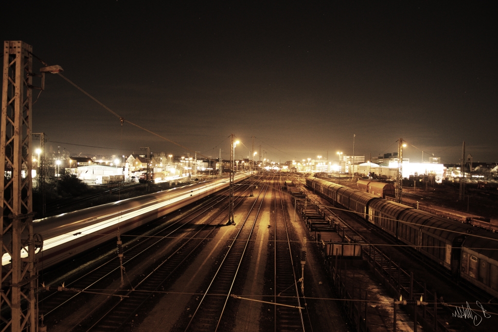 In der Nacht wird die Stadt in Farbe gehüllt