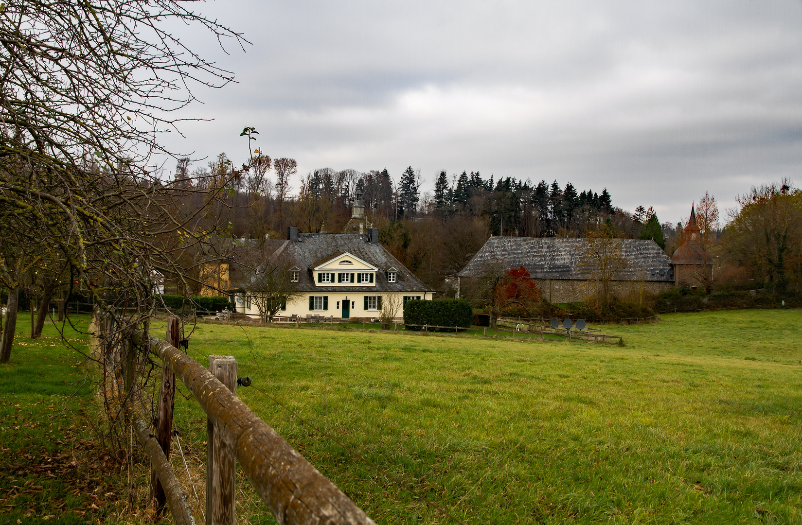 In der Nähe der Wasserburg Gudenau