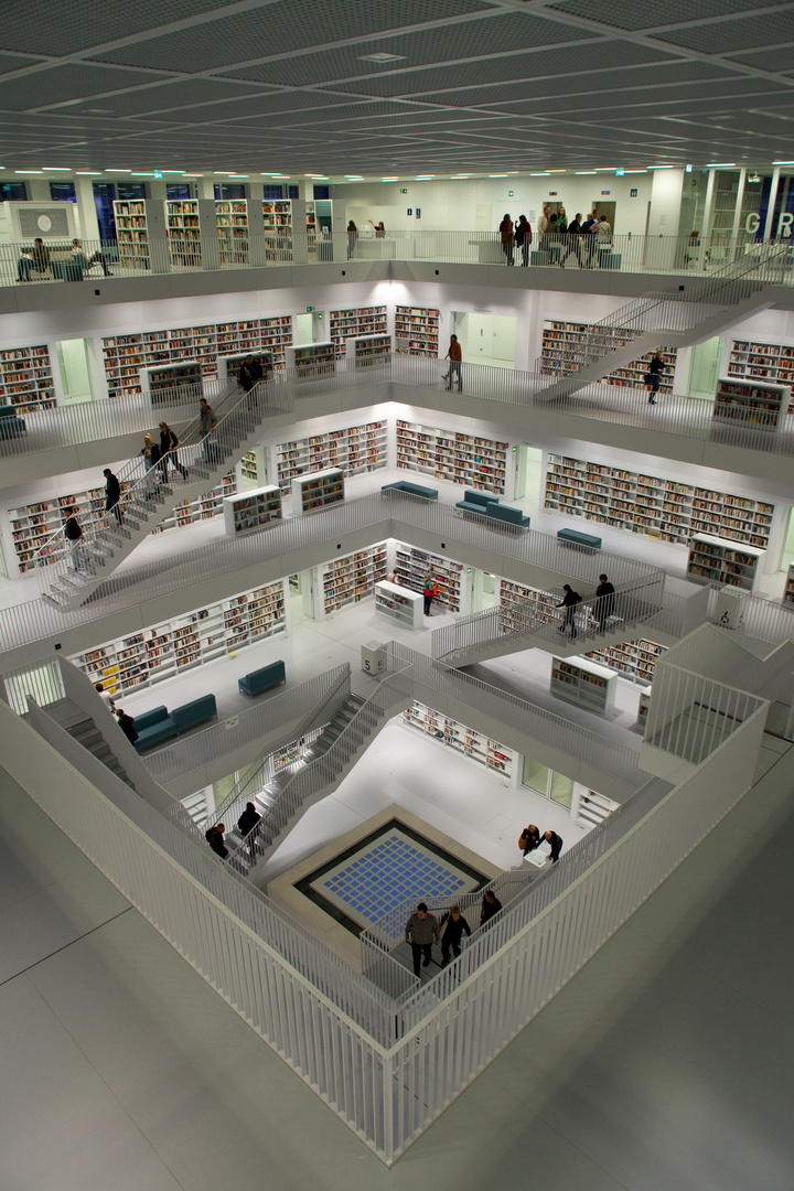 In der neuen Stadtbibliothek von Stuttgart