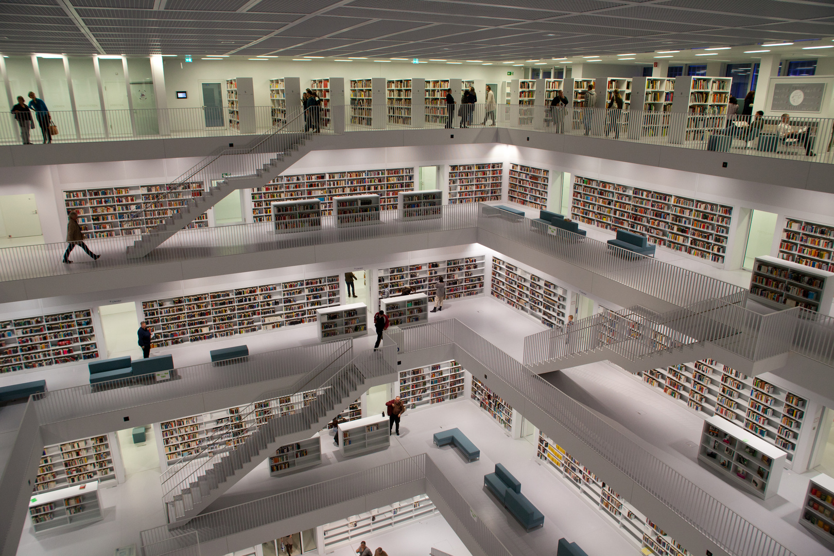 In der neuen Stadtbibliothek von Stuttgart