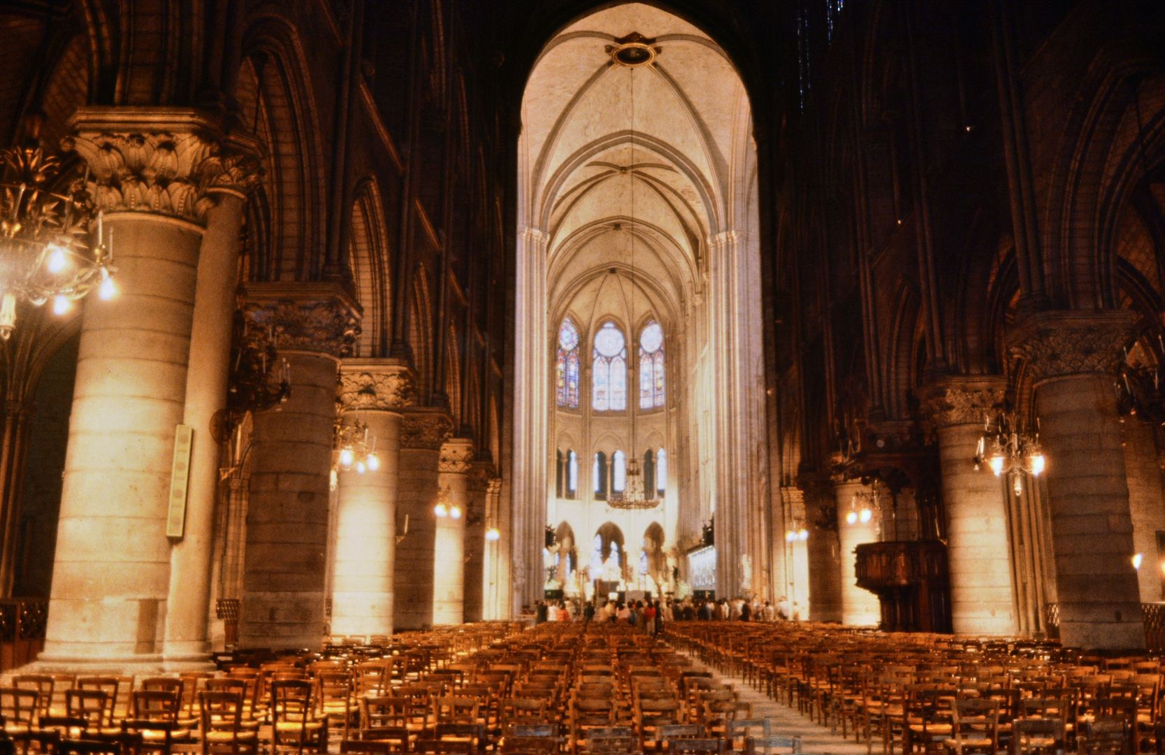 In der Notre Dame 1986 in Paris