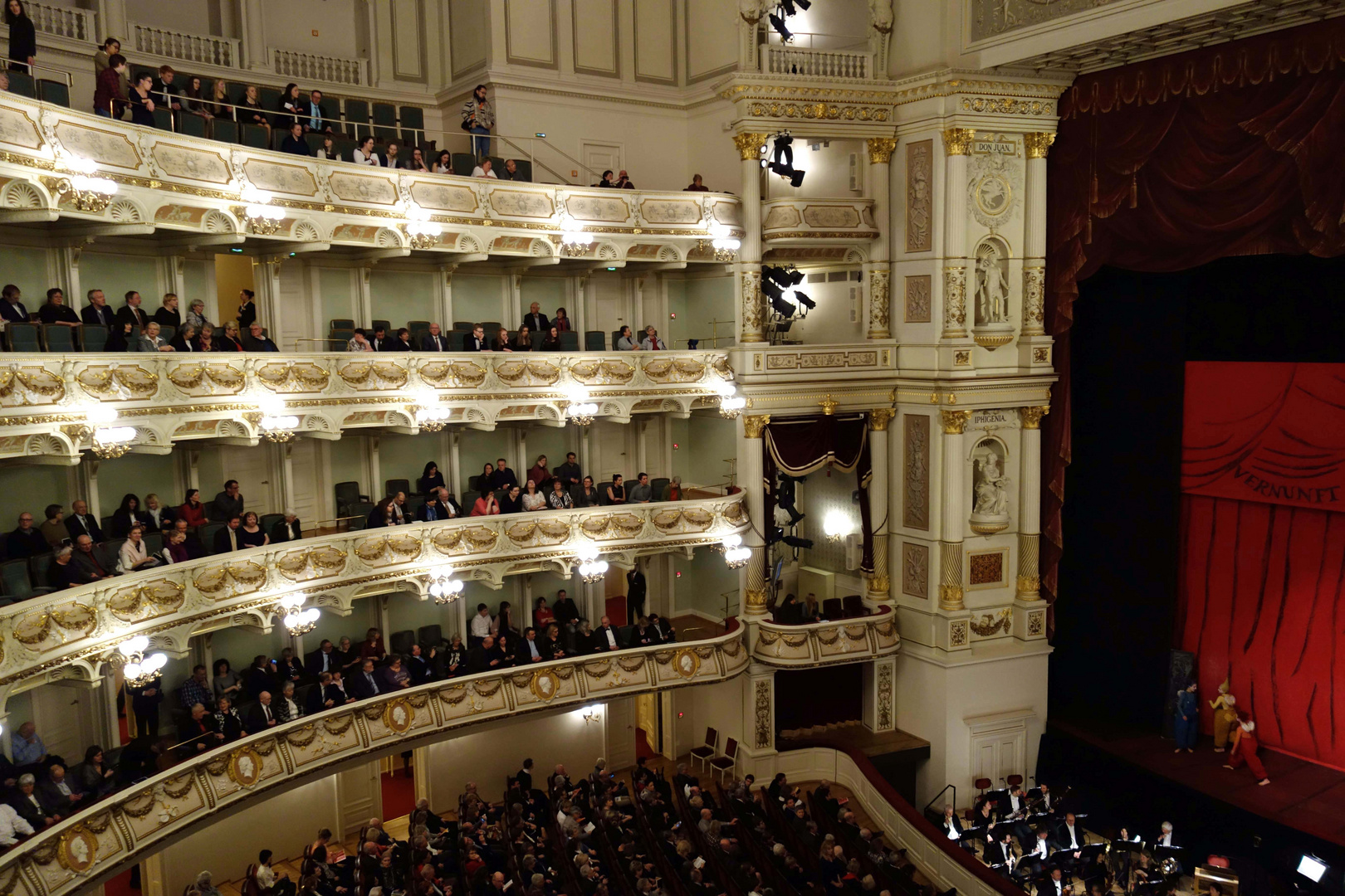 In der Oper