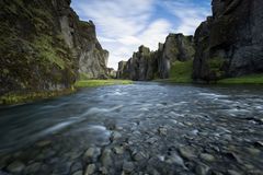 In der Schlucht Fjaðrárgljúfur