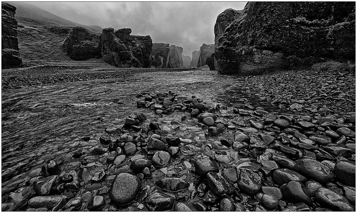 In der Schlucht von Fjaðurárgljúfur