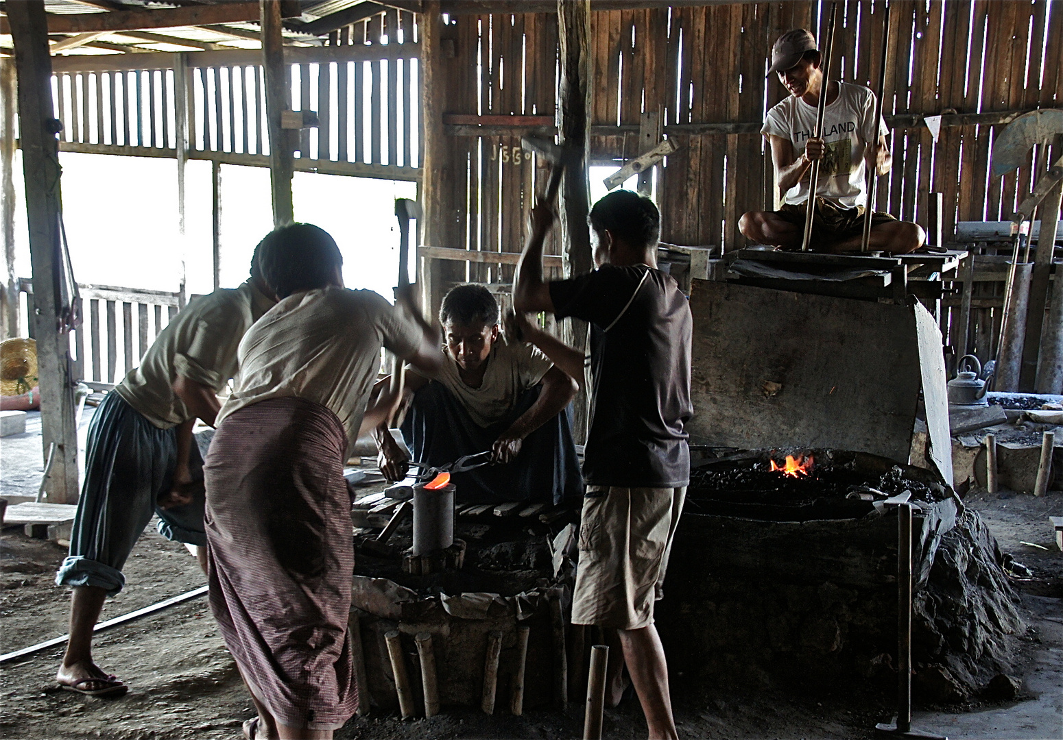 in der schmiede, inle see, burma 2011