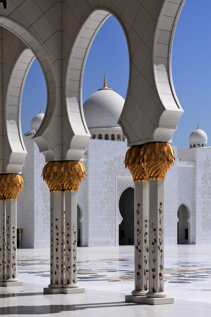 In der Sheikh Fayed Moschee...