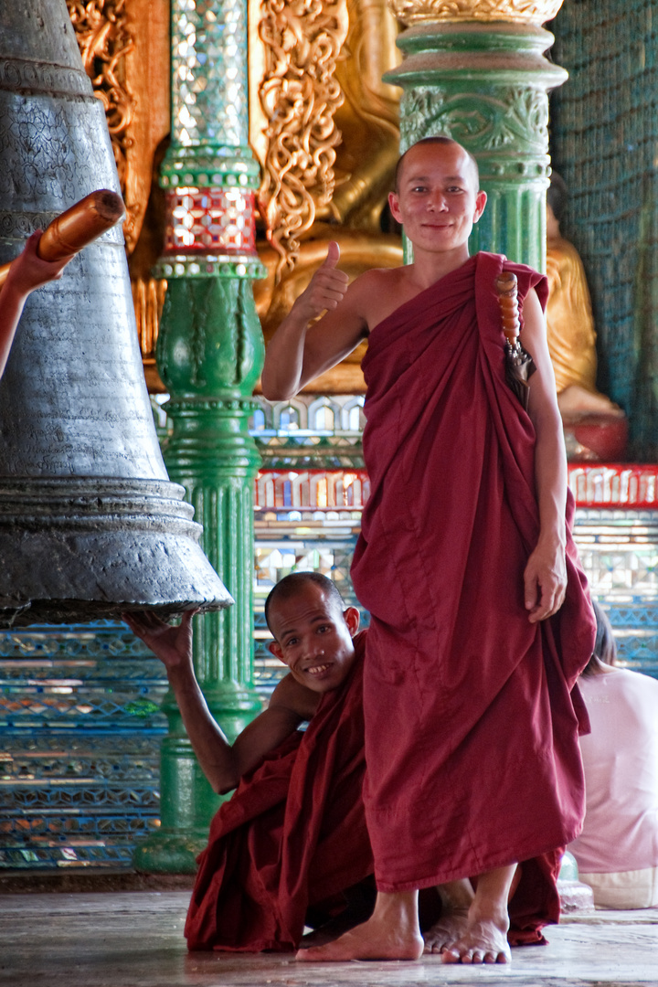 In der Shwedagon-Pagode 1