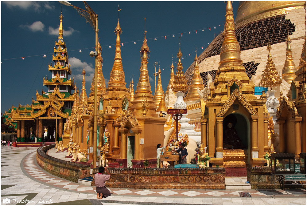 In der Shwedagon Pagode III