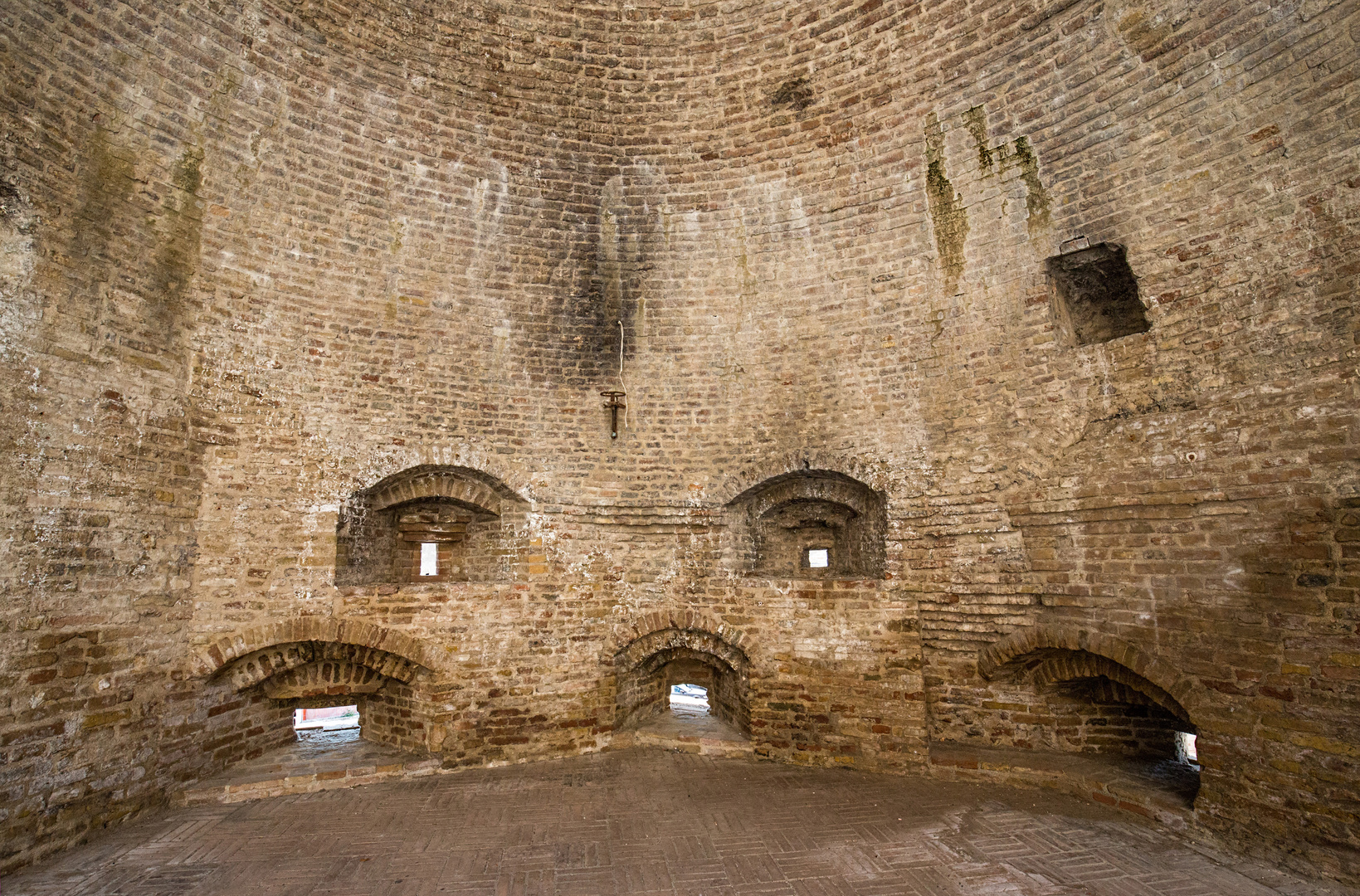 in der Stadtmauer (2)