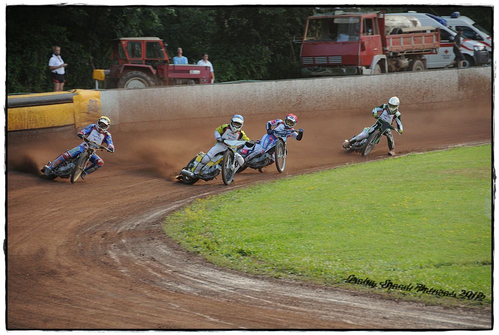 In der Startkurve - Speedway (05/2012)