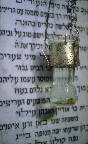 In der Synagoge auf Djerba