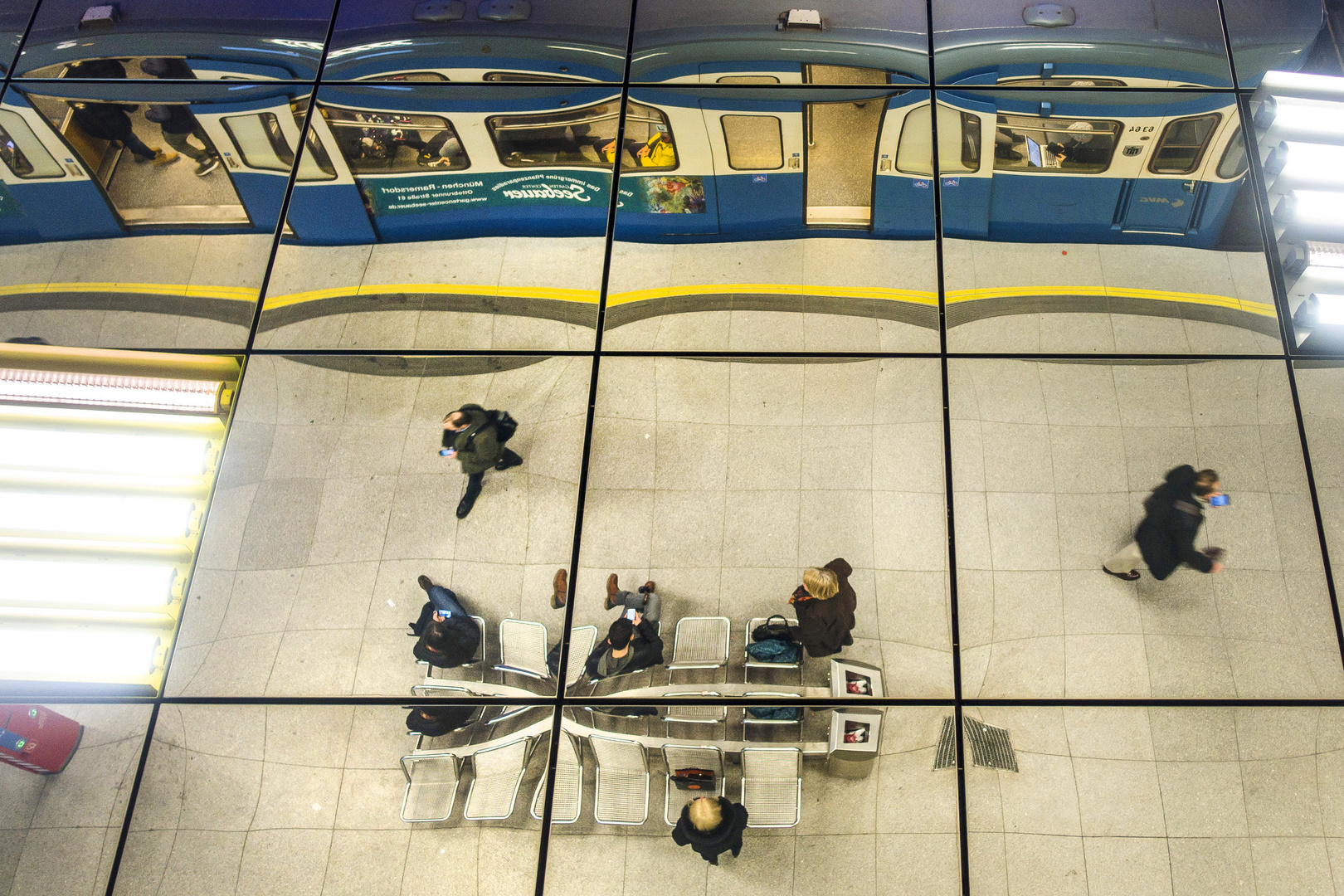 In der UBahnStation Foto & Bild monatswettbewerbe, 2022, 09